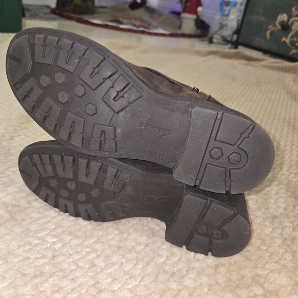 Clarks Women's Dark Brown Ankle Leather Boots with Side Zipper Size 8M - Picture 7 of 9